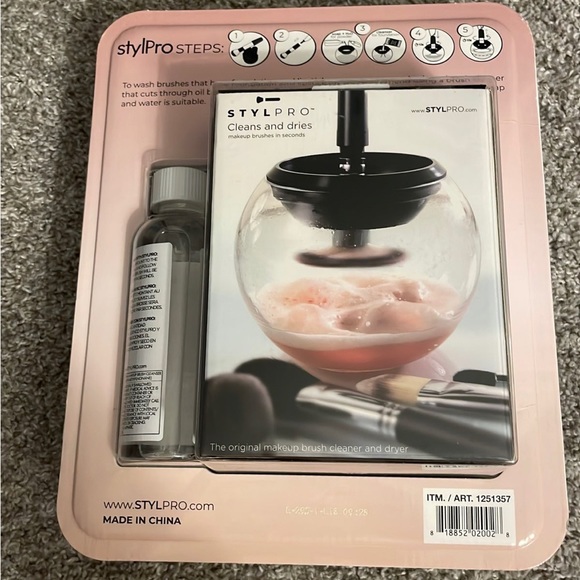 NWT makeup brush cleaner - Picture 2 of 3